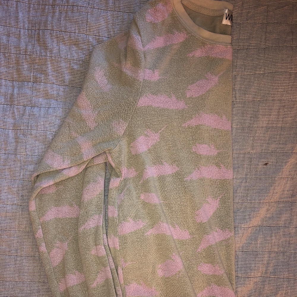 WILDFOX Pink and Tan Feather Crewneck S